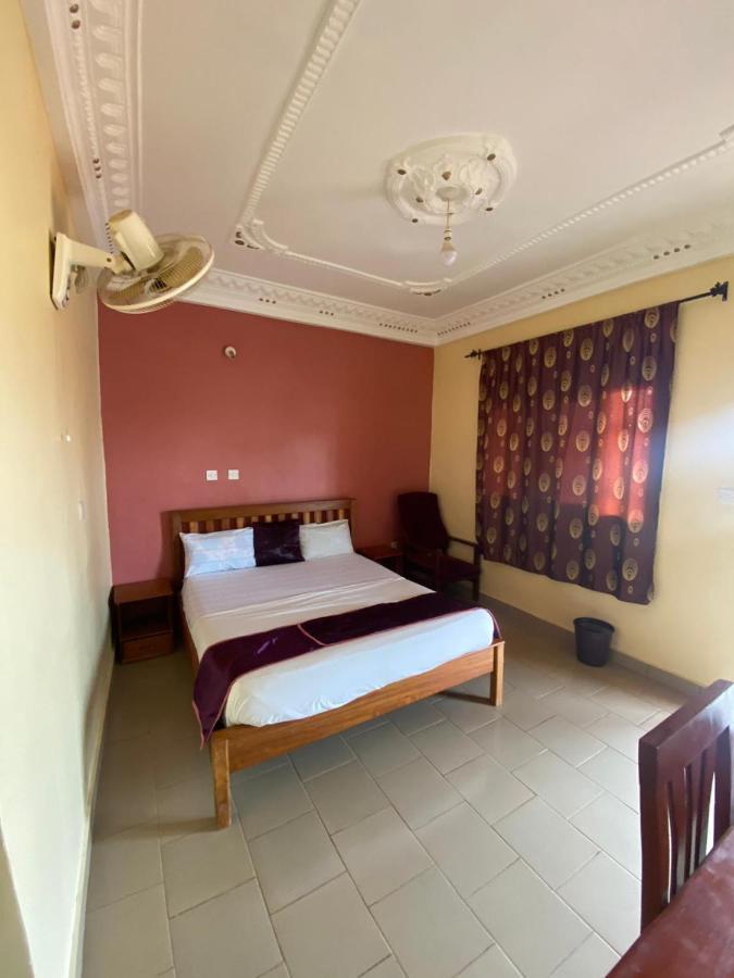 Yaoundé Britannia Hotel Cmr מראה חיצוני תמונה