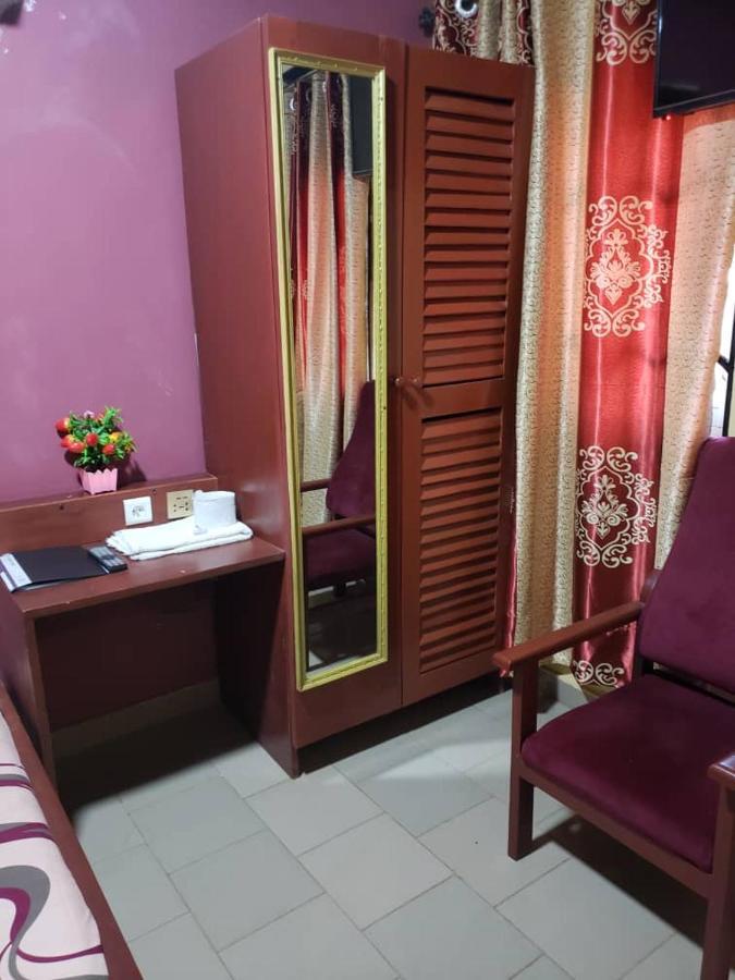 Yaoundé Britannia Hotel Cmr מראה חיצוני תמונה