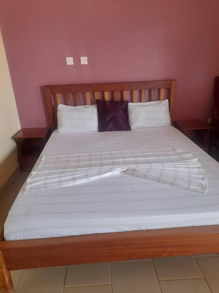 Yaoundé Britannia Hotel Cmr מראה חיצוני תמונה