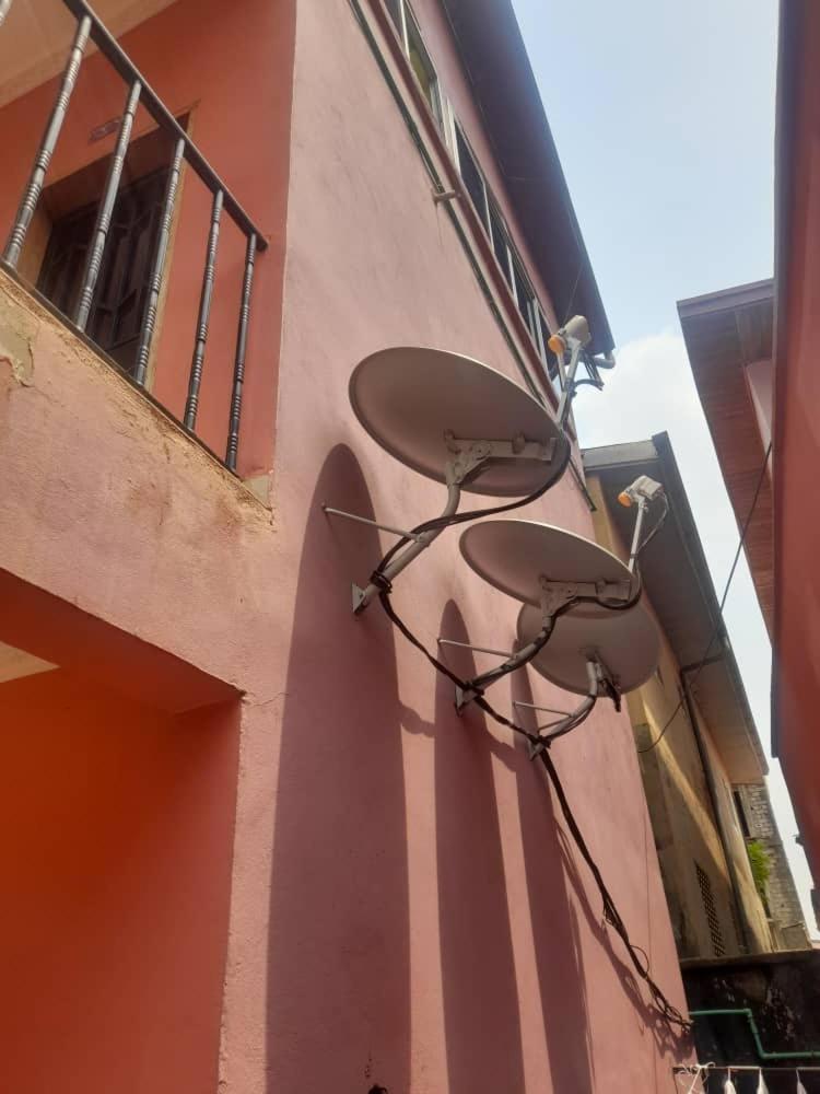 Yaoundé Britannia Hotel Cmr מראה חיצוני תמונה