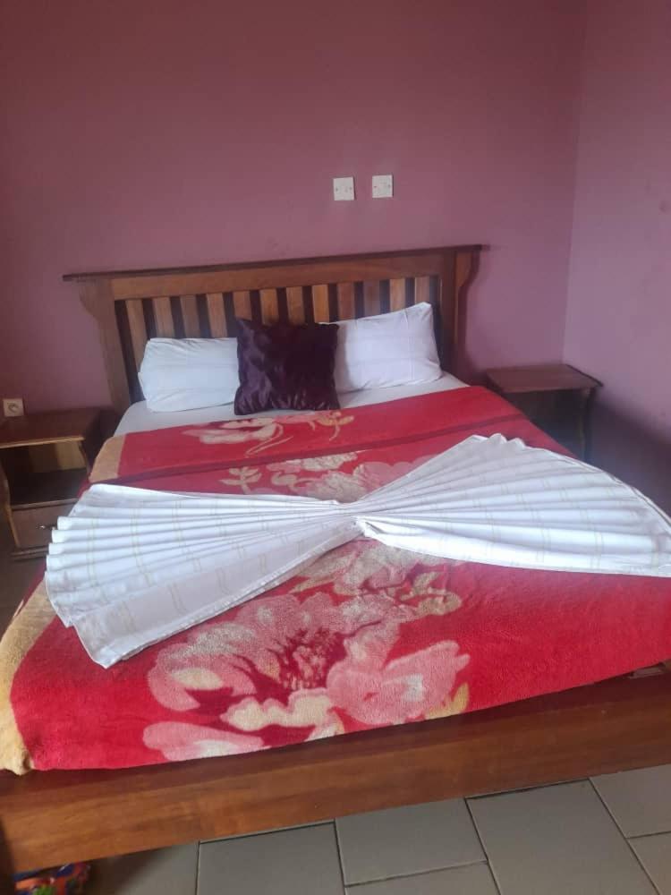 Yaoundé Britannia Hotel Cmr מראה חיצוני תמונה